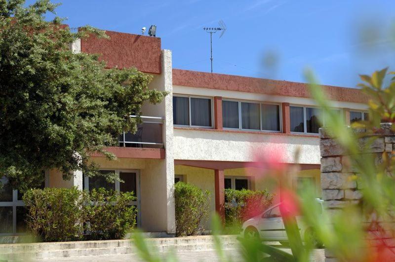 Hotel Le Lagon Rochefort-du-Gard Buitenkant foto