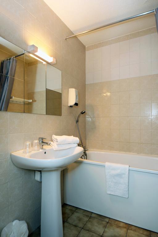 Hotel Le Lagon Rochefort-du-Gard Buitenkant foto