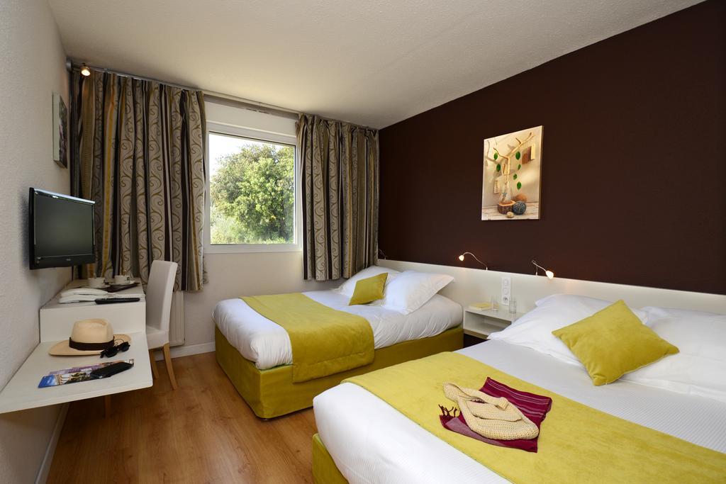 Hotel Le Lagon Rochefort-du-Gard Buitenkant foto